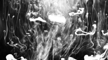 Sıvı halindeki beyaz dumanlı bulutların deseni