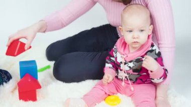 Anne ve çocukları canlandırma, kule inşaatı