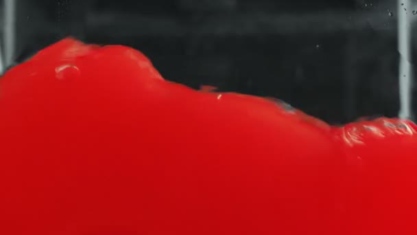 Кадри червоної бульбашкової води — стокове відео