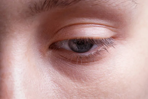 Picture of young womans eye without make-up — Stock Photo, Image