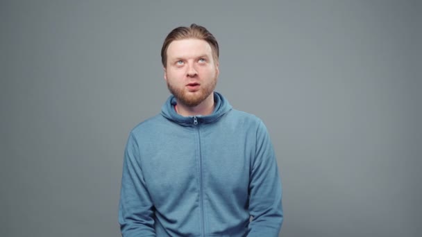 Shooting of thoughtful blond man in blue sweatshirt — Stock Video