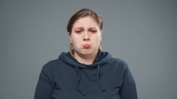年轻胖胖的女人的录像 — 图库视频影像