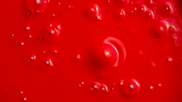 Video červeného bahna s bublinami, detailní záběr — Stock video