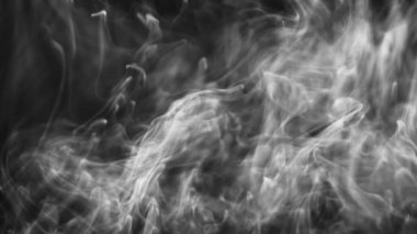 Sıvı halindeki beyaz dumanlı bulutların hareketi