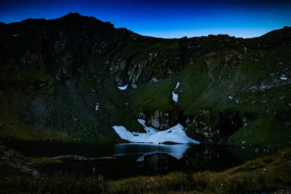 Cielo Nocturno Estrellado Sobre Lago Glacial — Foto de Stock