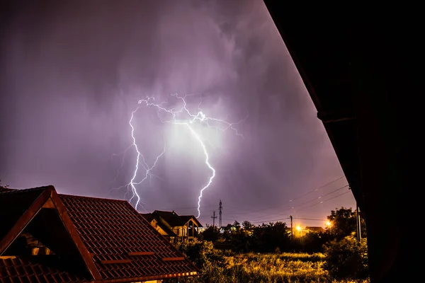 Tempête Foudre Sur Quartier Résidentiel Images De Stock Libres De Droits