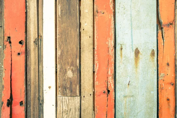 木製の背景と代替建築材料-現代的なファッション構造の多色の木製パネルのテクスチャ-レトロなシームレスな背景パターン-柔らかいヴィンテージの変性フィルター付きルック — ストック写真