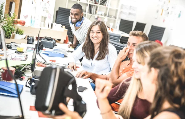 Group of young people employee workers having fun with vr virtual reality goggles in urban alternative studio - Business concept of human resource on working time - Start up entrepreneurs at office — Stock Photo, Image