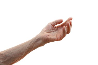 Avuç içi açık yaşlı bir kadın eli. Yaşlı bayan yardım için bekliyor. Beyaz arka planı olan yaşlı bir kavram. İzole edilmiş beyaz arkaplan, kapat, üstten, kopyala