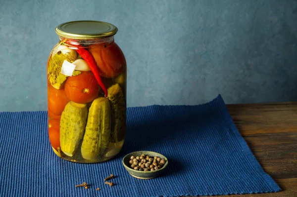 Bank with a variety of fermented cucumbers and tomatoes with seasonings. — Stock Image Bank with a variety of fermented cucumbers and tomatoes with seasonings. Stock Image