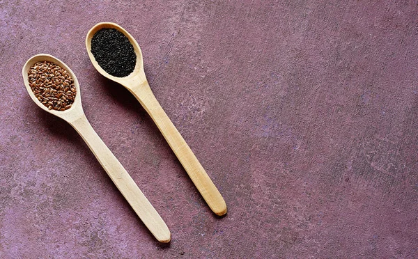 Two Wooden Spoons Filled Basil Flax Seeds Lie Lilac Background — Stock Photo, Image