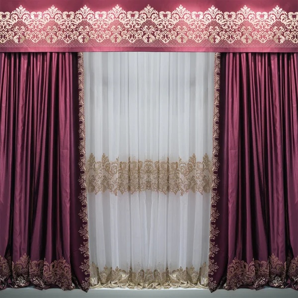 The satin purple curtains, pelmet with ornaments and a white translucent tulle with a pattern — Stock Photo, Image