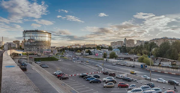 . Moscow. Car parking on the Olympic prospect, a business center and the theater — Stock Photo, Image