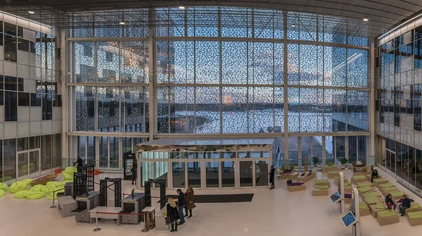 Moscow. Technopark. Innovation city Skolkovo. Interior, the main entrance to the building. — Stock Photo, Image