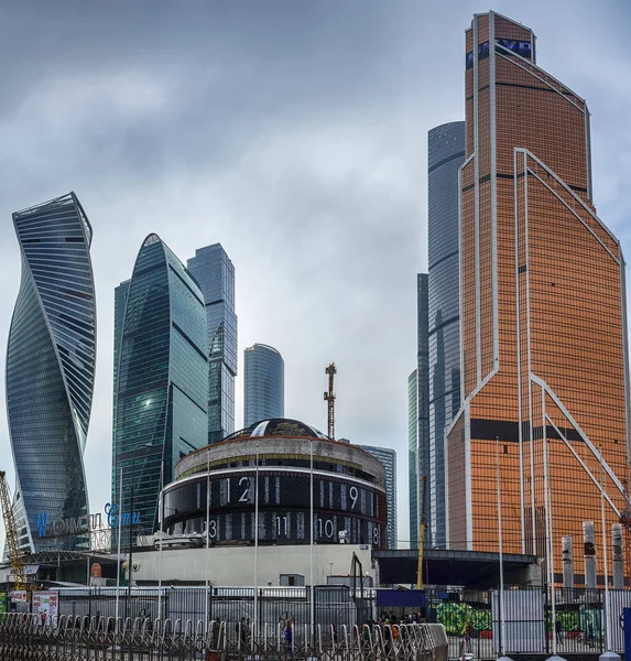 Moscow. Towers of the business center "Moscow City", TRC "Afimoll" and a concert hall with a dome in the form of a dial of large hours. — Stock Photo, Image