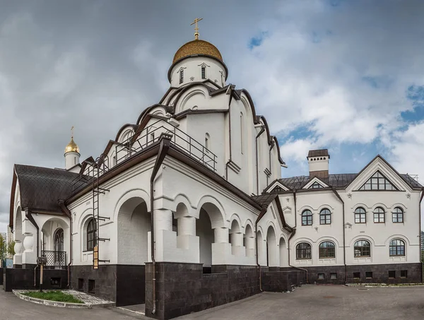 Moszkva. Temploma, a Szent, a Moszkvai Állami Intézet nemzetközi kapcsolatok herceg i. Sándor vlagyimiri nagyfejedelem. — Stock Fotó