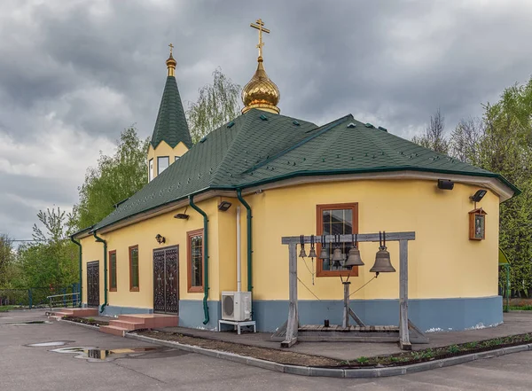 Moszkva. A Szent Miklós templom a templom a Szent herceg Alexander Nevsky a Mgimo területén a Wonderworker — Stock Fotó
