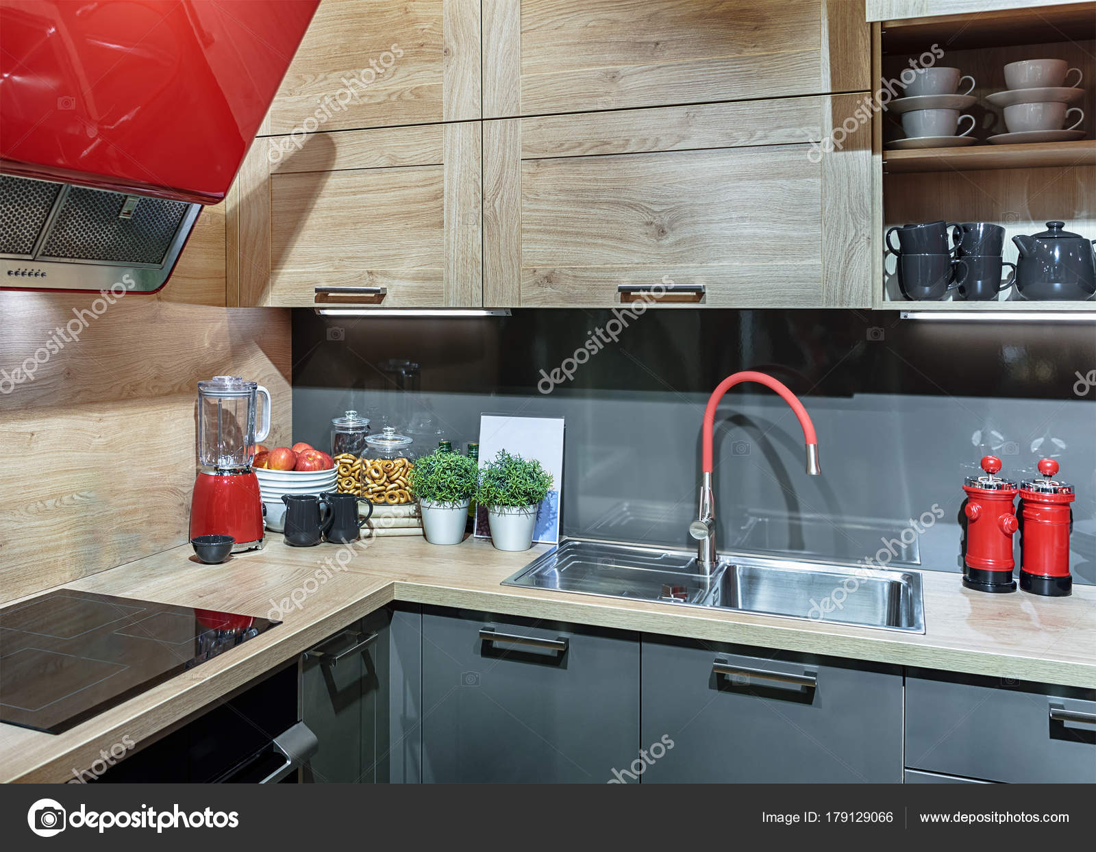 Cucina pulita, non standard, retrò nello stile degli anni 50, con ... Cucina stile anni 50