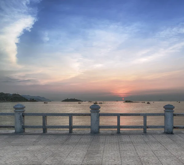 Vietnam. Nha Trang. View from the embankment on a beautiful sunrise over the sea. Photo wallpapers with landscape for space expansion. — Stock Photo, Image