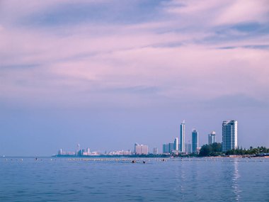 Tayland. Pattaya. Otel ve kıyı boyunca yükseklik binalar için denizden görüntüleyin