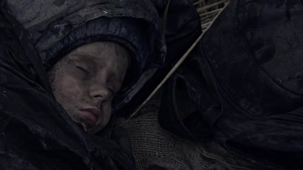 Portrét Malého Špinavého Chlapce Bez Domova Spícího — Stock video