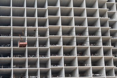 Çok katlı bir binanın inşası..