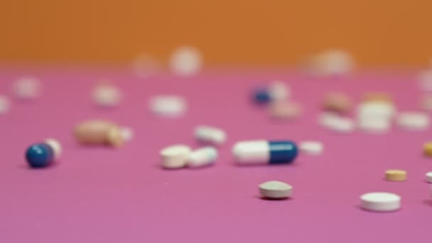 Pills closeup, panorama from left to right. — Stock Video