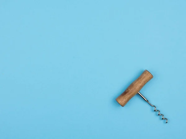 Kurkentrekker Met Houten Handvat Een Blauwe Ondergrond Het Uitzicht Vanaf — Stockfoto