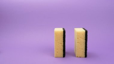 Mor arka plandaki çatal bıçakların bakımı için aksesuarlar.