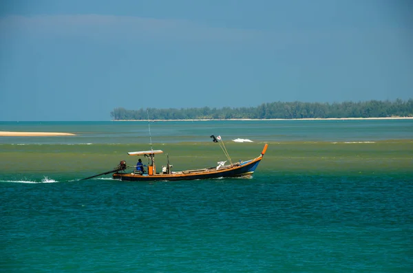 Barcos de pesca para la pesca en el mar — Foto de Stock