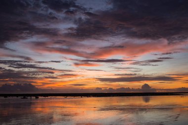 Sunset beach andaman Denizi üzerinde