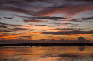 Sunset beach andaman Denizi üzerinde