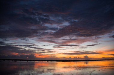 Akşamları ve gün batımı atmosferde.