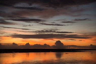 Akşamları ve gün batımı atmosferde.