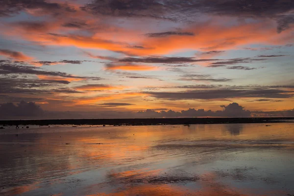 Sunset on the beach of andaman sea — Stock Photo, Image