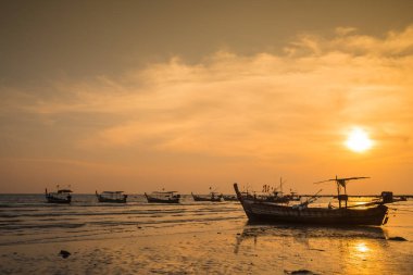Sunset beach andaman Denizi üzerinde