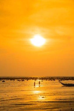 Sunset beach andaman Denizi üzerinde