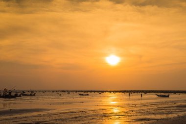 Sunset beach andaman Denizi üzerinde