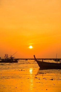 Sunset beach andaman Denizi üzerinde