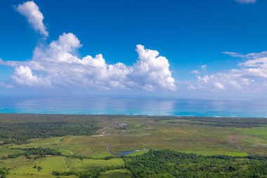 Dominik Cumhuriyeti, Miches 'teki Yuvarlak Dağ' ın güzel manzarası. Montaa Redonda Miches.