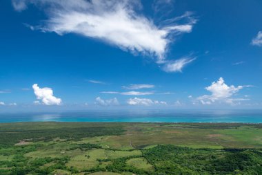 Dominik Cumhuriyeti, Miches 'teki Yuvarlak Dağ' ın güzel manzarası. Montaa Redonda Miches.