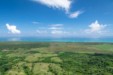 Dominik Cumhuriyeti, Miches 'teki Yuvarlak Dağ' ın güzel manzarası. Montaa Redonda Miches.