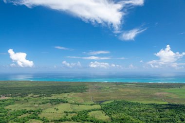 Dominik Cumhuriyeti, Miches 'teki Yuvarlak Dağ' ın güzel manzarası. Montaa Redonda Miches.