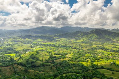 Dominik Cumhuriyeti 'nin panoramik manzarası. Montaa Redonda Miches.