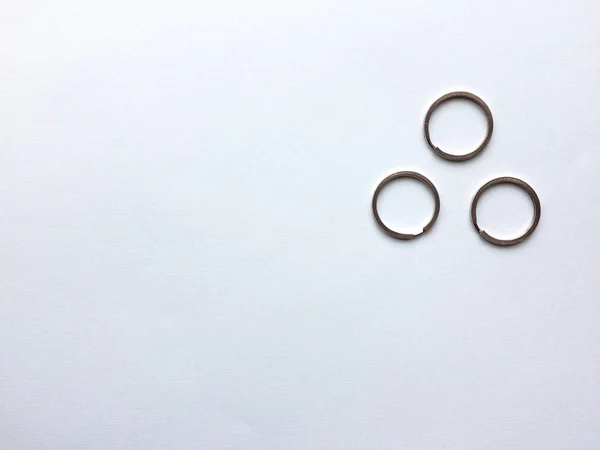 Металлическое Кольцо Брелка Белом Фоне — стоковое фото