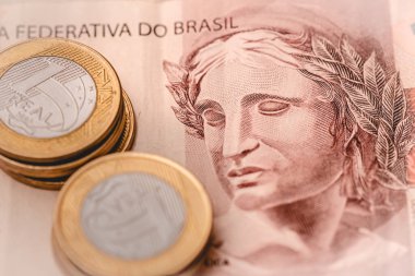 Gerçek Brezilya parası. Para, Dinheiro, Brezilya, Reais. 10 Reais banknot ve Real sikkeleri.