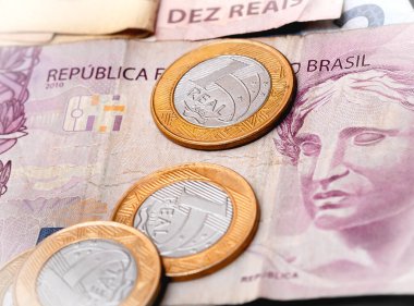 Gerçek Brezilya parası. Para, Dinheiro, Brezilya, Reais. Brezilya 'dan gelen banknotlar üzerinde Real Grubu.
