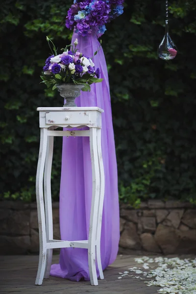 Весільні прикраси з квітами — стокове фото