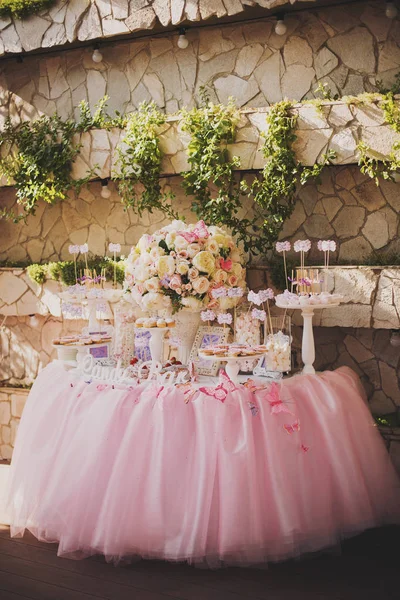 Barra de caramelo con decoraciones dulces — Foto de Stock