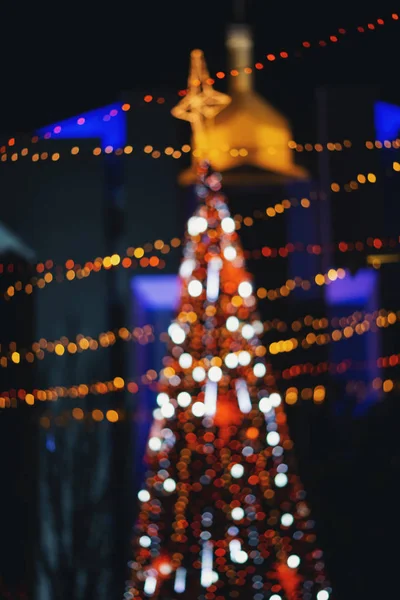 Bokeh Φωτισμού Του Χριστουγεννιάτικου Δέντρου Νέο Έτος Θολή Ταπετσαρία — Φωτογραφία Αρχείου